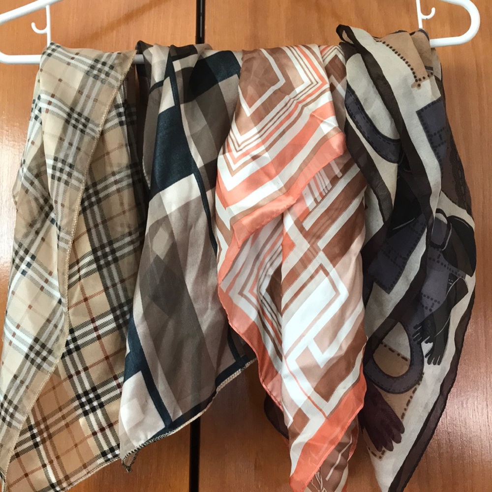 NWOT-Scarf -set of four collar scarf